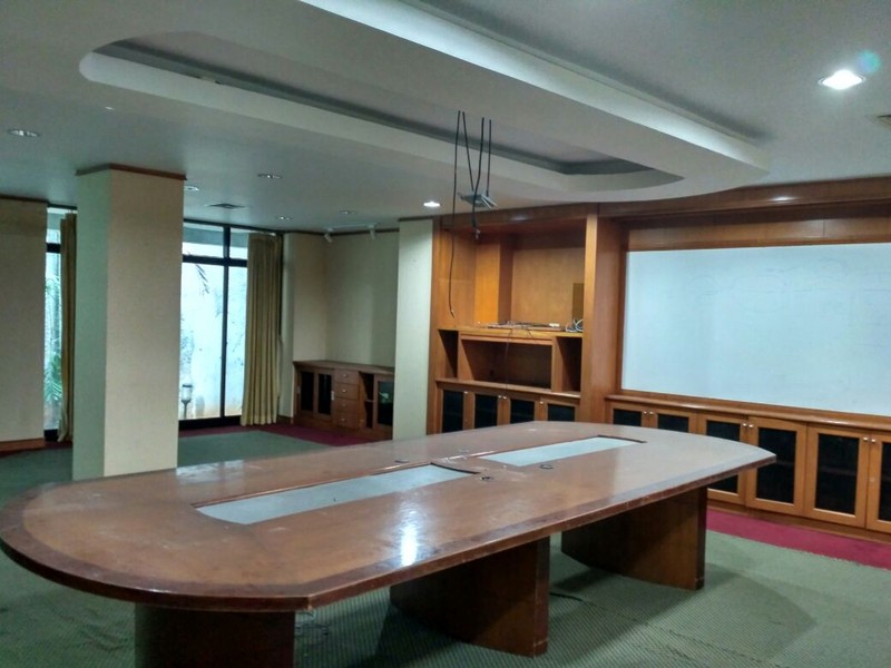 Di Sewakan Gedung bagus area Commersial Jl Johar Menteng  Jakarta Pusat