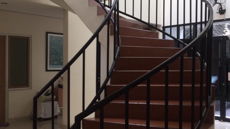 Di Jual Mini building Jl Gunawarman , Kebayoran Baru Jakarta Selatan 