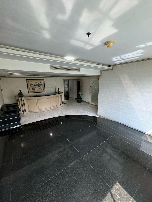 Di Jual GEDUNG VICTORIA di Jl Sultan Hasanudin  Kebayoran Baru Blok M Jakarta Selatan.