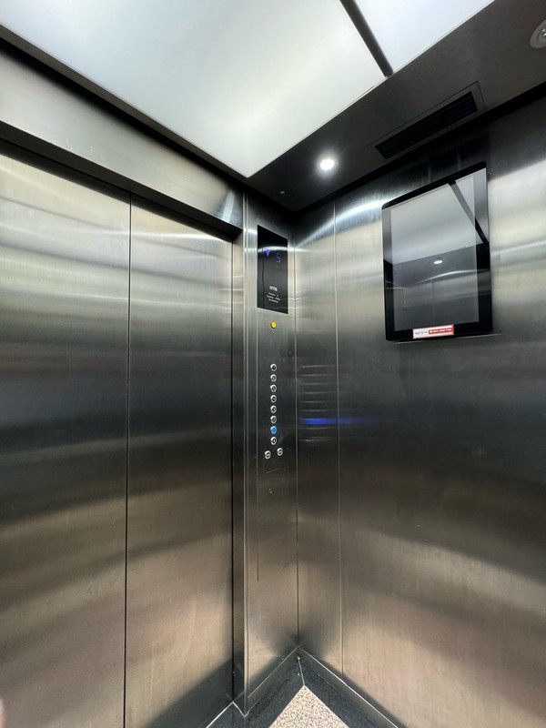 Di Jual GEDUNG VICTORIA di Jl Sultan Hasanudin  Kebayoran Baru Blok M Jakarta Selatan.