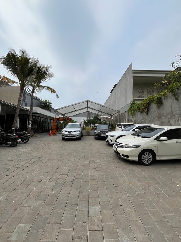 Ruang Usaha Cafe  Di Sunter, Jakarta Utara