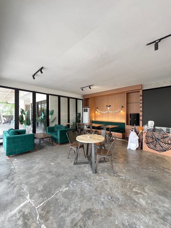 Ruang Usaha Cafe  Di Sunter, Jakarta Utara