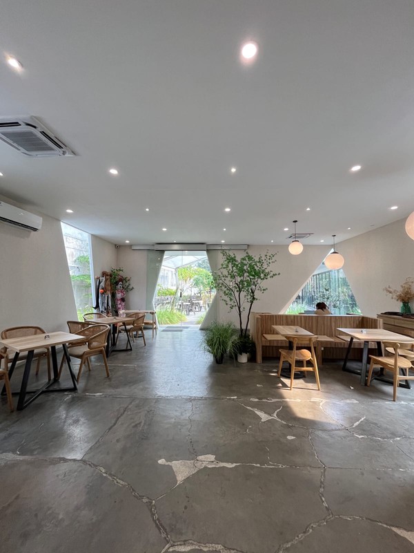 Ruang Usaha Cafe  Di Sunter, Jakarta Utara