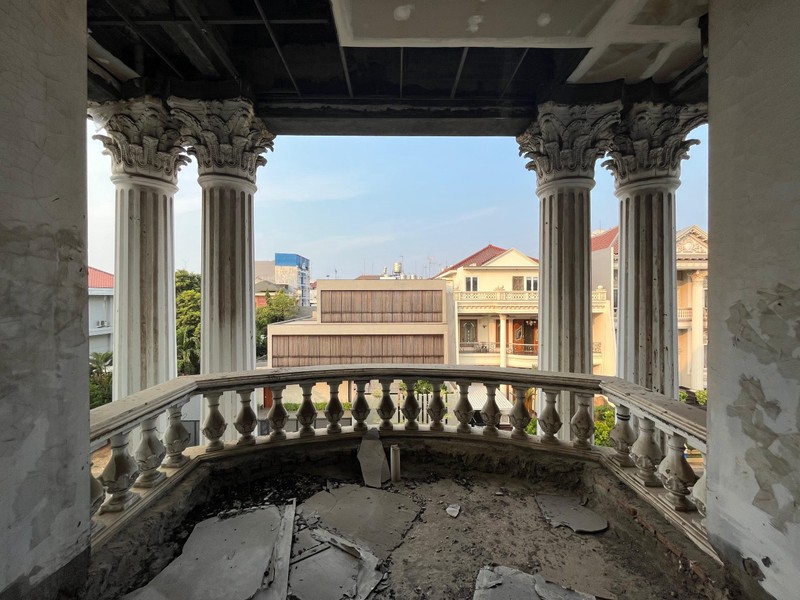 Rumah Bukit Gading Mediterania, Kelapa Gading, swimming pool,gym, basement, gazebo