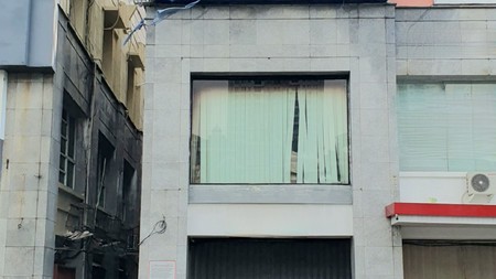 Ruko hoek hadap jalan raya dalam kompleks Inkopal, Kelapa Gading