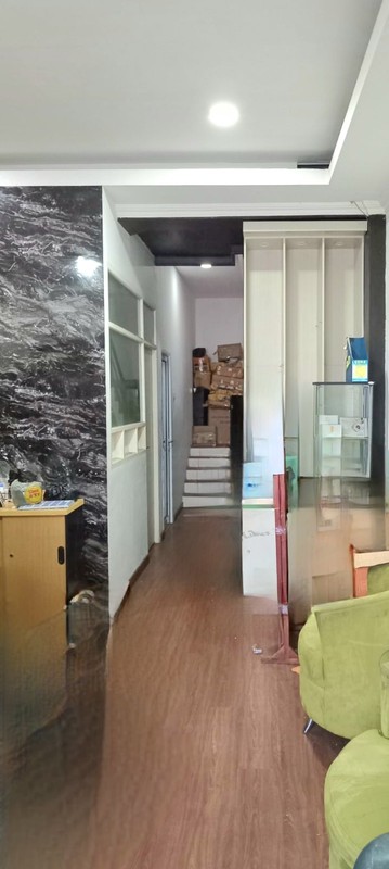 Ruko hoek hadap jalan raya dalam kompleks Inkopal, Kelapa Gading