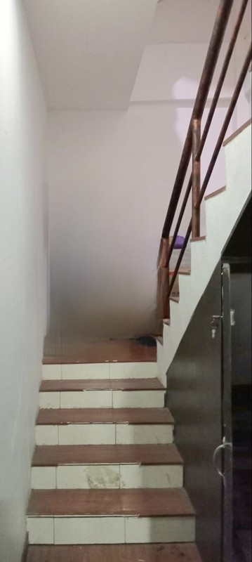 Ruko hoek hadap jalan raya dalam kompleks Inkopal, Kelapa Gading