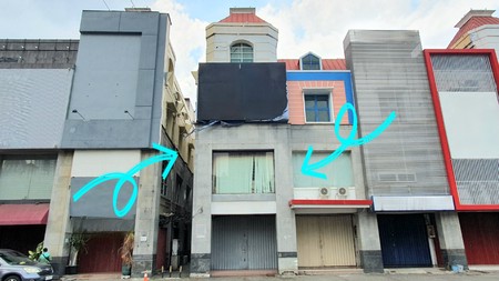 Ruko hoek hadap jalan raya dalam kompleks Inkopal, Kelapa Gading