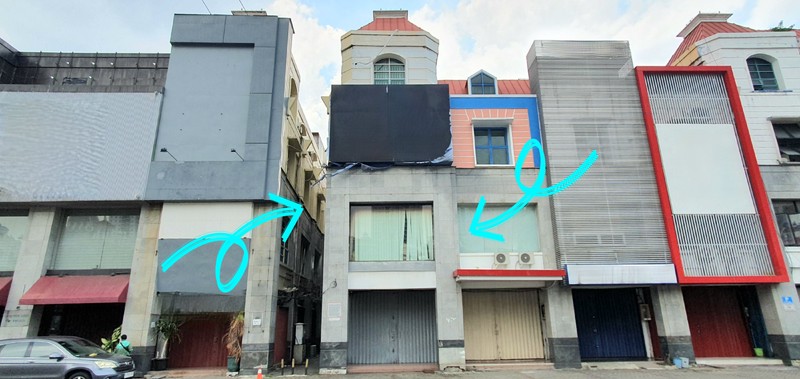 Ruko hoek hadap jalan raya dalam kompleks Inkopal, Kelapa Gading