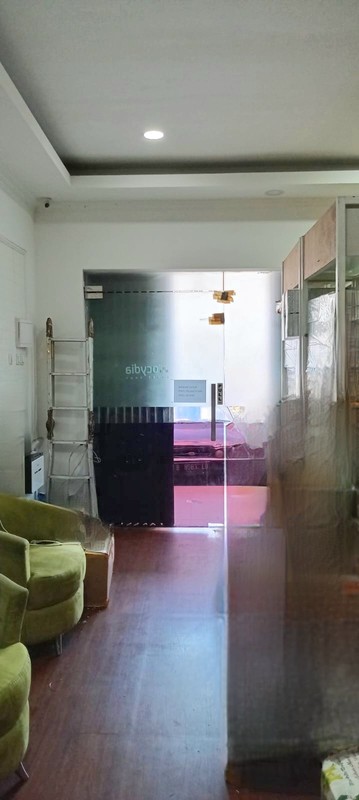 Ruko hoek hadap jalan raya dalam kompleks Inkopal, Kelapa Gading