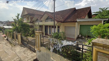 Rumah 1,5 lantai dengan halaman luas dijalan Ratudibalau Tanjung Senang, Bandar Lampung (Lampung)