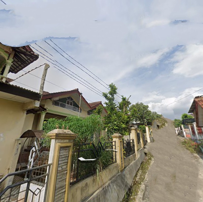 Rumah 1,5 lantai dengan halaman luas dijalan Ratudibalau Tanjung Senang, Bandar Lampung (Lampung)