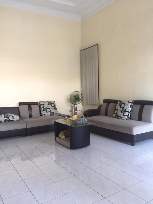 Rumah 1,5 lantai dengan halaman luas dijalan Ratudibalau Tanjung Senang, Bandar Lampung (Lampung)