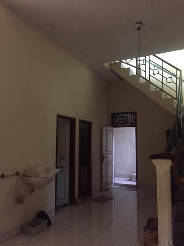 Rumah 1,5 lantai dengan halaman luas dijalan Ratudibalau Tanjung Senang, Bandar Lampung (Lampung)