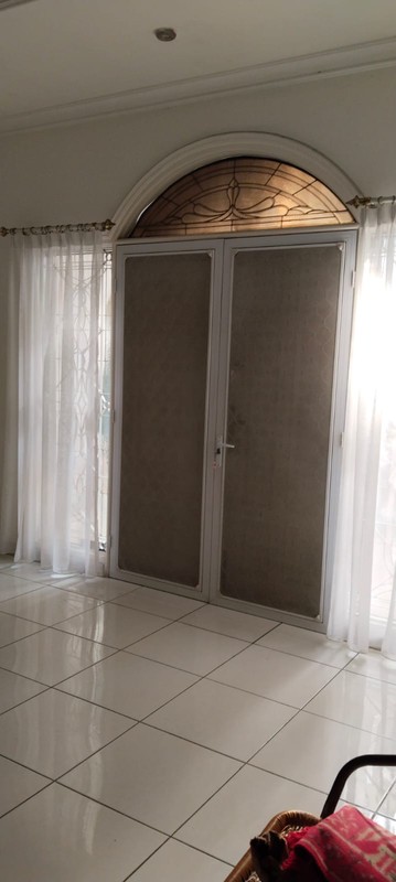 DIJUAL RUMAH KECIL di MENTENG