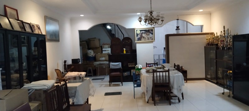 DIJUAL RUMAH KECIL di MENTENG