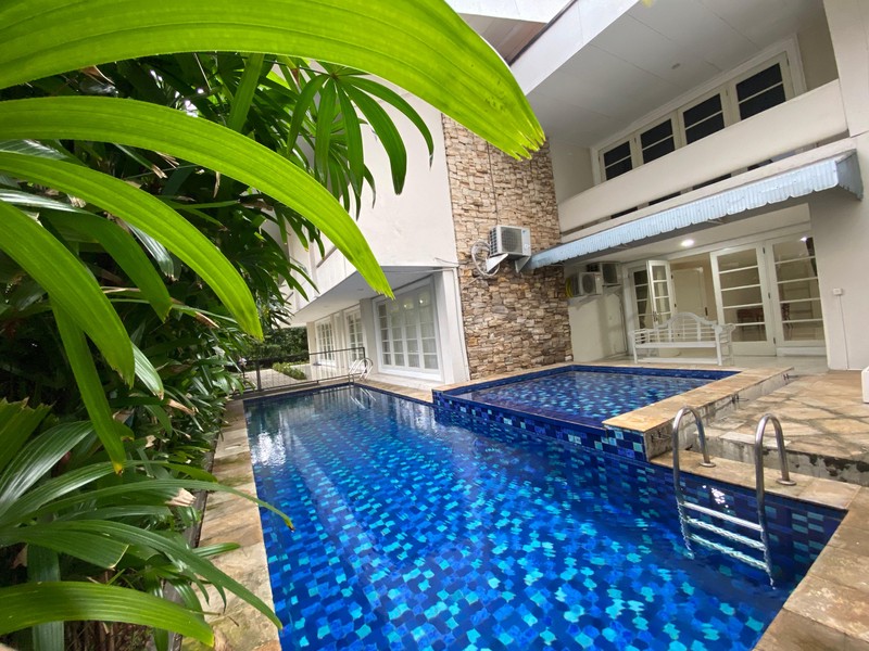 Rumah Siap Huni Di Kebayoran Lama, Jakarta Selatan