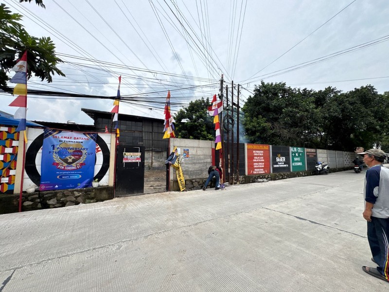 Tanah Besar di Radio Palasari