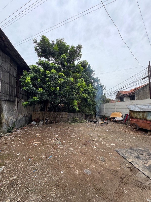 Tanah Besar di Radio Palasari