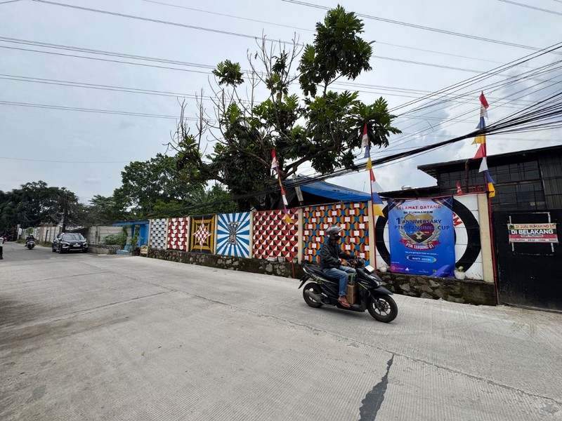 Tanah Besar di Radio Palasari