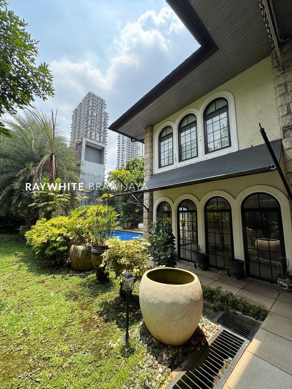Rumah Mewah Furnished Lingkungan Tenang Area Kemang Ampera