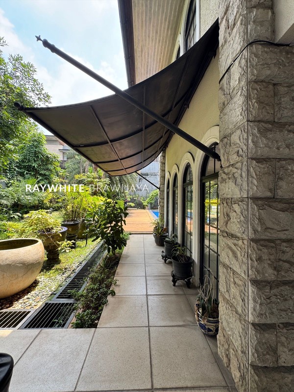 Rumah Mewah Furnished Lingkungan Tenang Area Kemang Ampera