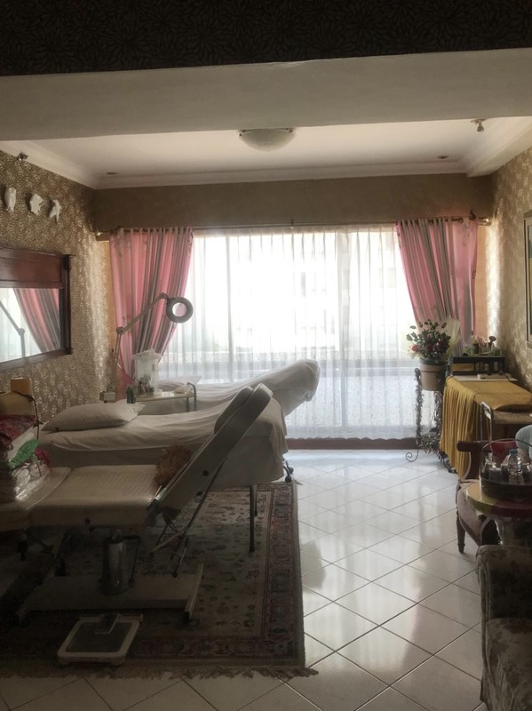 Dijual Apartemen Taman Anggrek 2BR Luas 88 M2 Lantai 15 Tower 3 Semi-Furnished