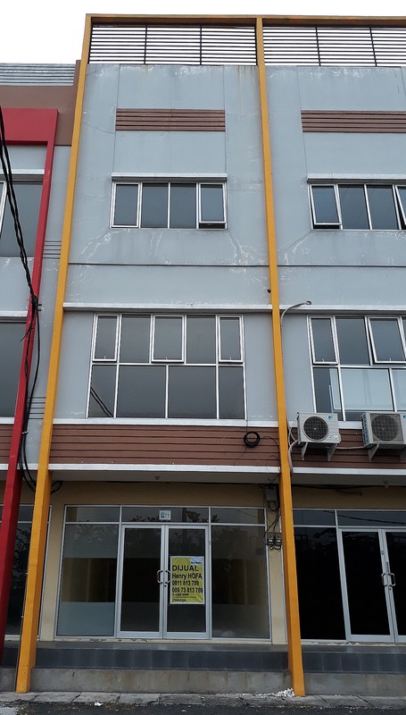 berada di pusat kota bekasi dan kawasan superblok