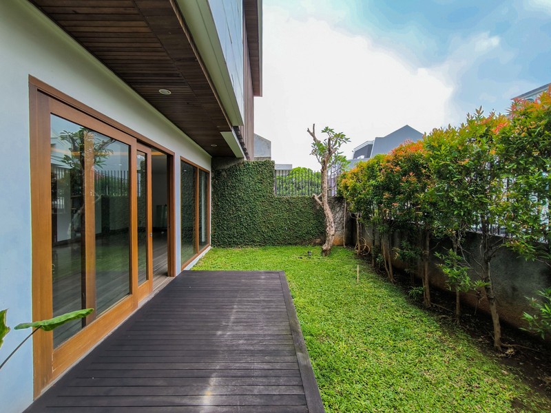 Rumah Mewah dengan kolam renang ,dekat Mall Pondok Indah,Golf Diving rang dan club house Rumah di Pondok Indah