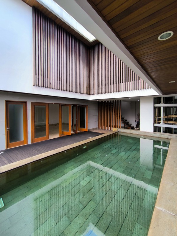 Rumah Mewah dengan kolam renang ,dekat Mall Pondok Indah,Golf Diving rang dan club house Rumah di Pondok Indah