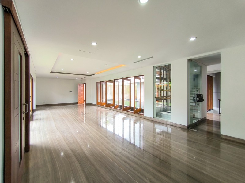 Rumah Mewah dengan kolam renang ,dekat Mall Pondok Indah,Golf Diving rang dan club house Rumah di Pondok Indah