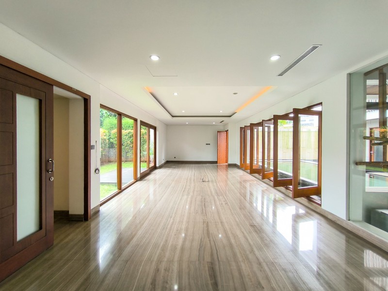 Rumah Mewah dengan kolam renang ,dekat Mall Pondok Indah,Golf Diving rang dan club house Rumah di Pondok Indah