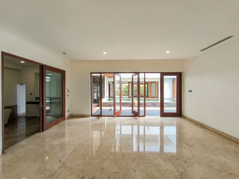 Rumah Mewah dengan kolam renang ,dekat Mall Pondok Indah,Golf Diving rang dan club house Rumah di Pondok Indah