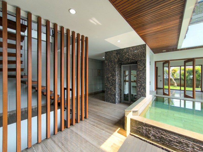 Rumah Mewah dengan kolam renang ,dekat Mall Pondok Indah,Golf Diving rang dan club house Rumah di Pondok Indah