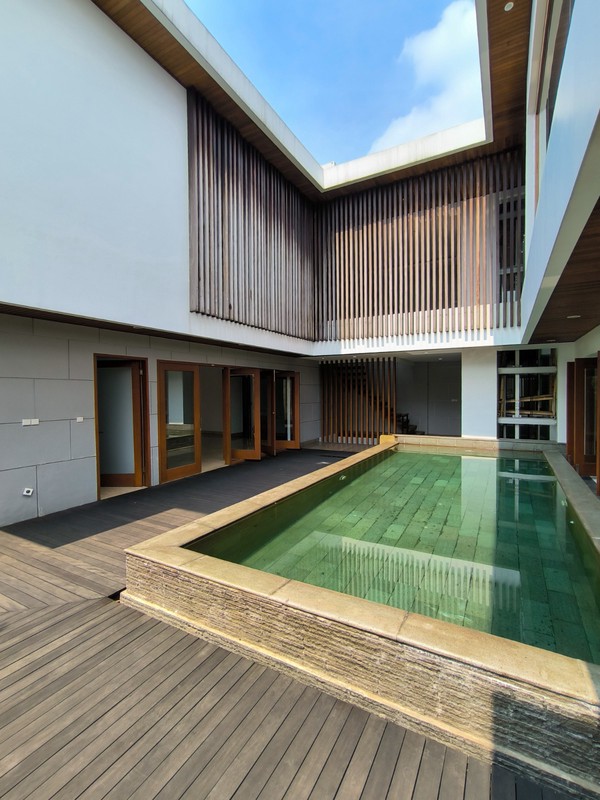 Rumah Mewah dengan kolam renang ,dekat Mall Pondok Indah,Golf Diving rang dan club house Rumah di Pondok Indah