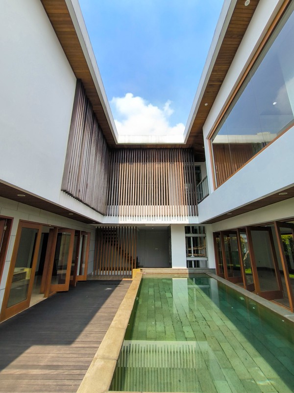 Rumah Mewah dengan kolam renang ,dekat Mall Pondok Indah,Golf Diving rang dan club house Rumah di Pondok Indah