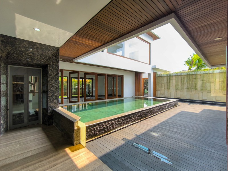 Rumah Mewah dengan kolam renang ,dekat Mall Pondok Indah,Golf Diving rang dan club house Rumah di Pondok Indah