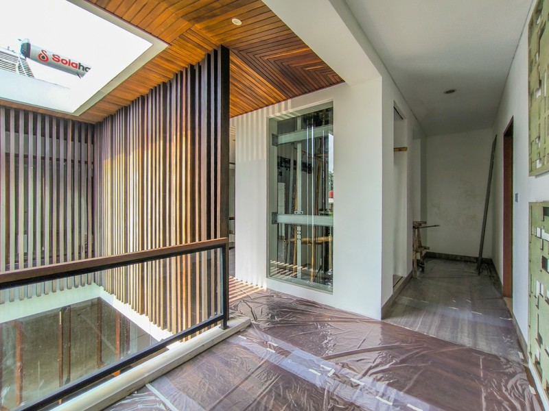 Rumah Mewah dengan kolam renang ,dekat Mall Pondok Indah,Golf Diving rang dan club house Rumah di Pondok Indah