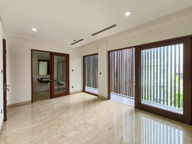 Rumah Mewah dengan kolam renang ,dekat Mall Pondok Indah,Golf Diving rang dan club house Rumah di Pondok Indah