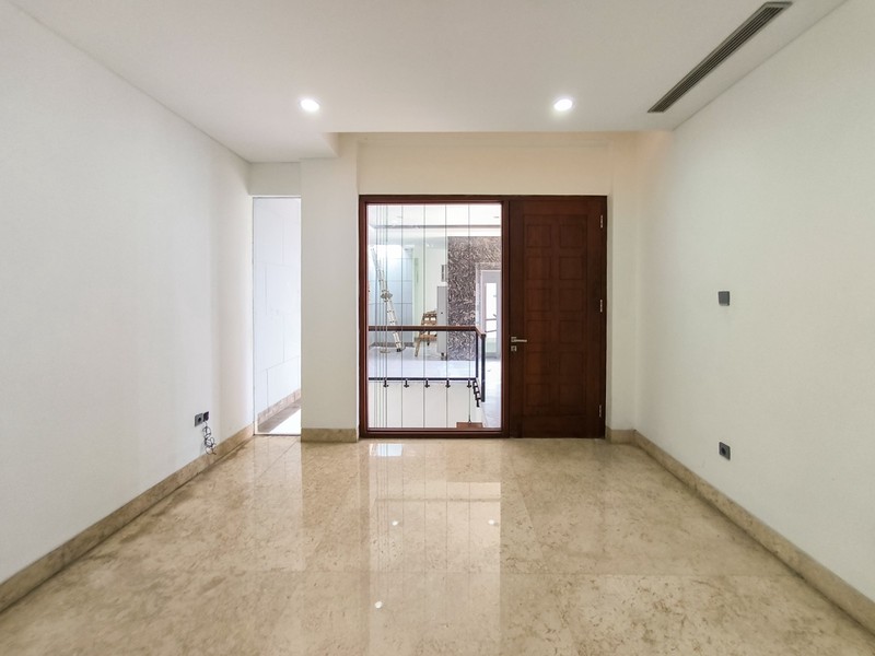 Rumah Mewah dengan kolam renang ,dekat Mall Pondok Indah,Golf Diving rang dan club house Rumah di Pondok Indah