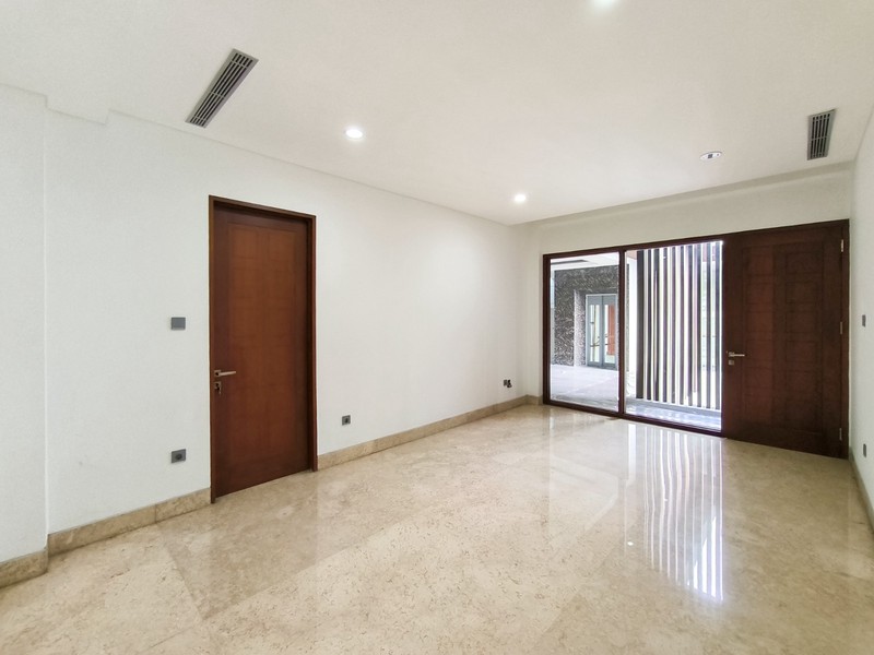 Rumah Mewah dengan kolam renang ,dekat Mall Pondok Indah,Golf Diving rang dan club house Rumah di Pondok Indah