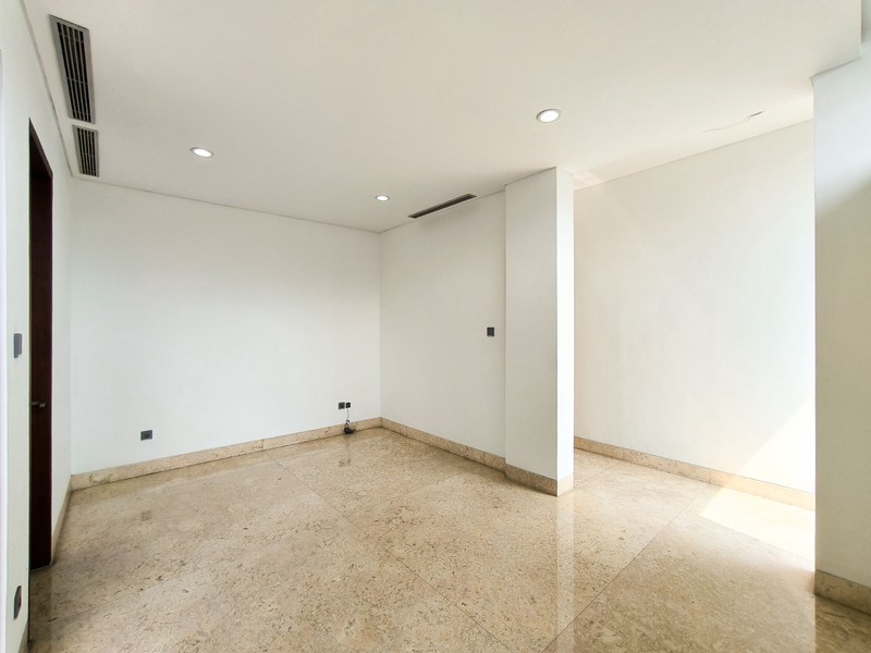 Rumah Mewah dengan kolam renang ,dekat Mall Pondok Indah,Golf Diving rang dan club house Rumah di Pondok Indah