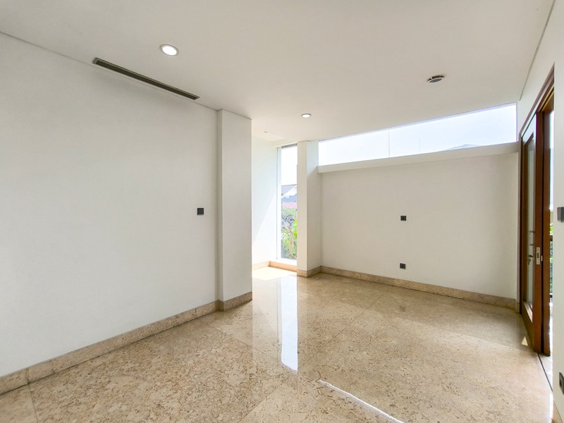 Rumah Mewah dengan kolam renang ,dekat Mall Pondok Indah,Golf Diving rang dan club house Rumah di Pondok Indah