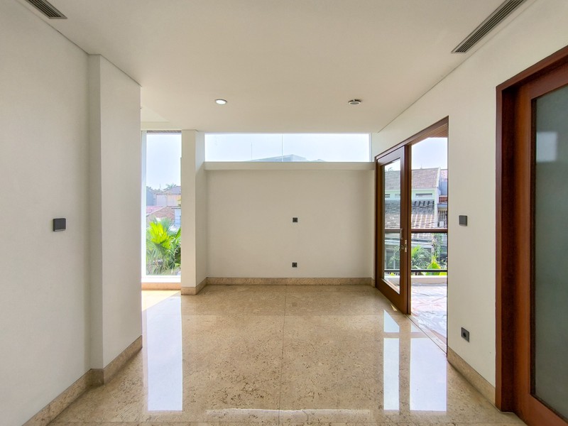 Rumah Mewah dengan kolam renang ,dekat Mall Pondok Indah,Golf Diving rang dan club house Rumah di Pondok Indah