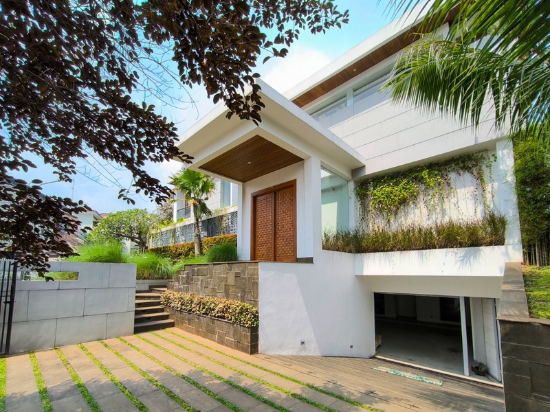 Rumah Mewah dengan kolam renang ,dekat Mall Pondok Indah,Golf Diving rang dan club house Rumah di Pondok Indah