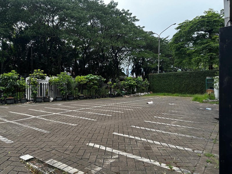 Ruko Hoek 3 Lantai Depan Jalan Utama Beryl Graha Raya Bintaro - Lokasi Ramai, Parkir Luas, Strategis di Tengah Bintaro BSD