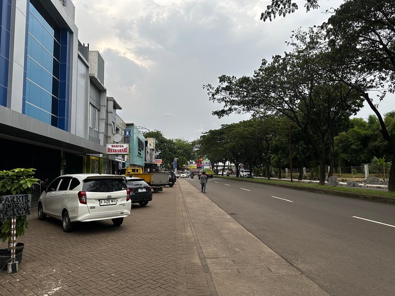 Ruko Hoek 3 Lantai Depan Jalan Utama Beryl Graha Raya Bintaro - Lokasi Ramai, Parkir Luas, Strategis di Tengah Bintaro BSD