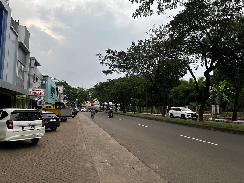 Ruko Hoek 3 Lantai Depan Jalan Utama Beryl Graha Raya Bintaro - Lokasi Ramai, Parkir Luas, Strategis di Tengah Bintaro BSD