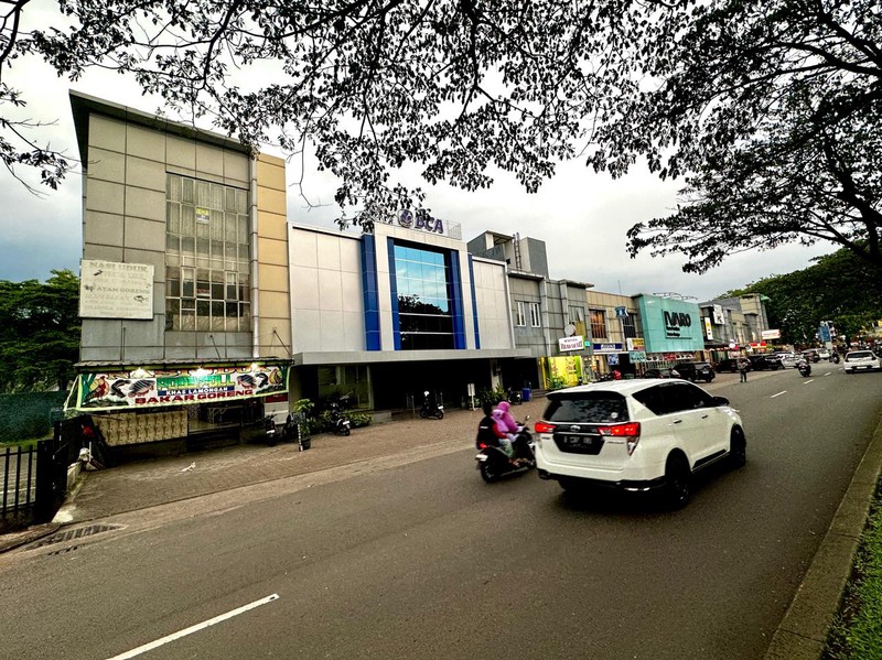 Ruko Hoek 3 Lantai Depan Jalan Utama Beryl Graha Raya Bintaro - Lokasi Ramai, Parkir Luas, Strategis di Tengah Bintaro BSD