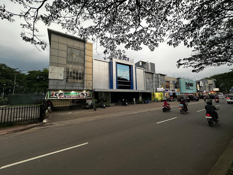 Ruko Hoek 3 Lantai Depan Jalan Utama Beryl Graha Raya Bintaro - Lokasi Ramai, Parkir Luas, Strategis di Tengah Bintaro BSD